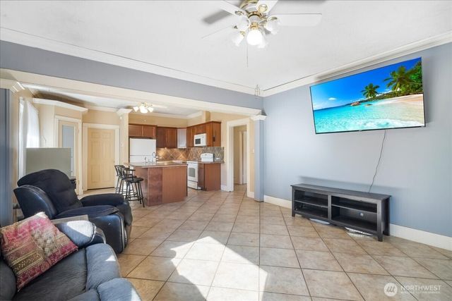 913 S 3rd Avenue, Kelso, WA 98626