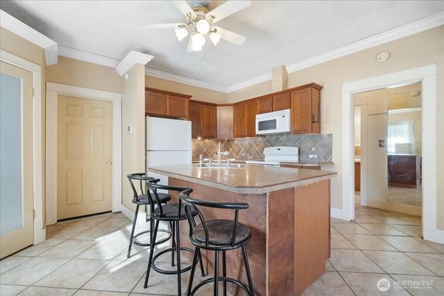 913 S 3rd Avenue, Kelso, WA 98626