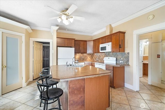 913 S 3rd Avenue, Kelso, WA 98626