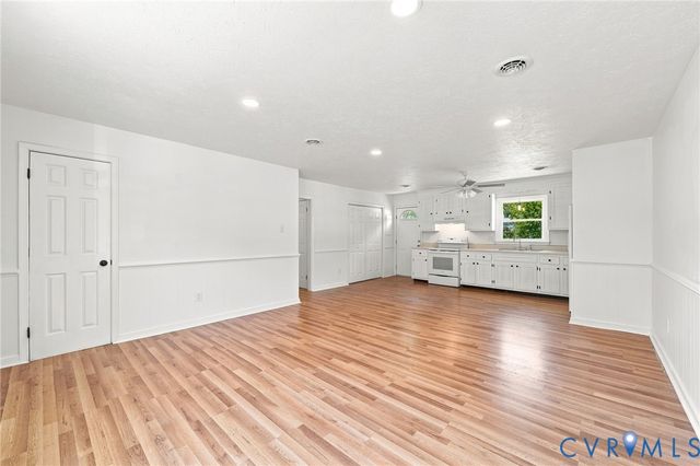 312 Knight Ct, Highland Springs, VA 23223