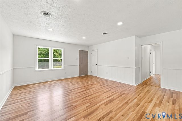 312 Knight Ct, Highland Springs, VA 23223
