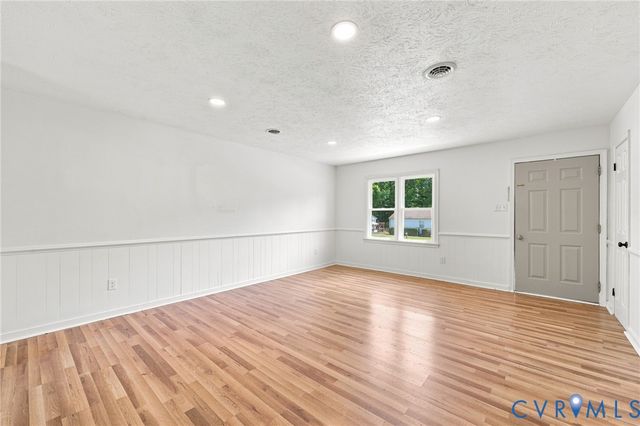 312 Knight Ct, Highland Springs, VA 23223