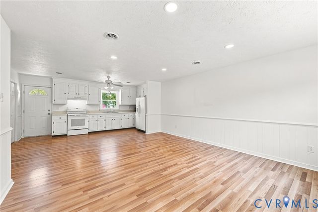 312 Knight Ct, Highland Springs, VA 23223