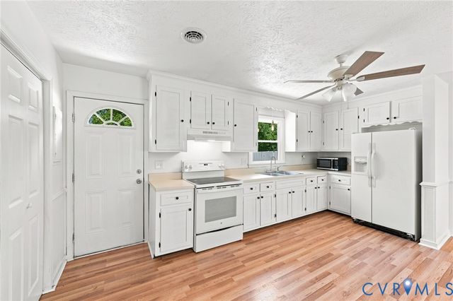 312 Knight Ct, Highland Springs, VA 23223