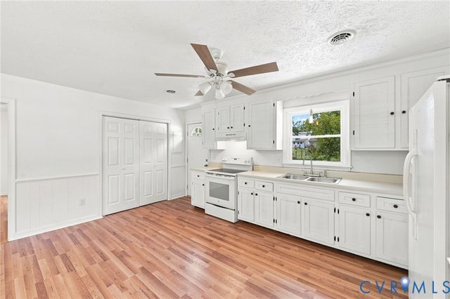 312 Knight Ct, Highland Springs, VA 23223