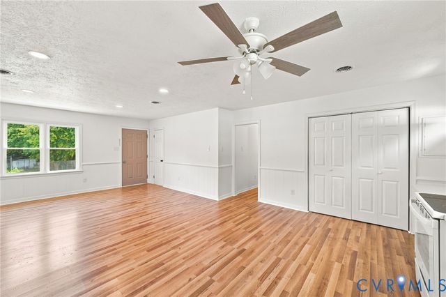 312 Knight Ct, Highland Springs, VA 23223