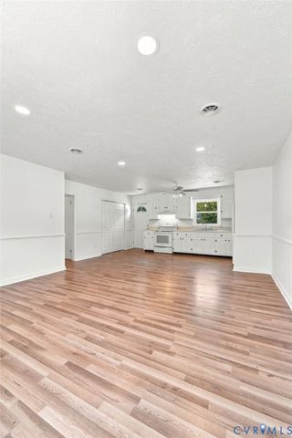 312 Knight Ct, Highland Springs, VA 23223