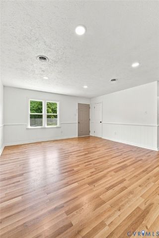 312 Knight Ct, Highland Springs, VA 23223