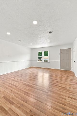 312 Knight Ct, Highland Springs, VA 23223