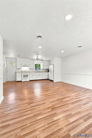 312 Knight Ct, Highland Springs, VA 23223