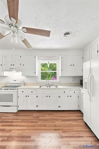 312 Knight Ct, Highland Springs, VA 23223