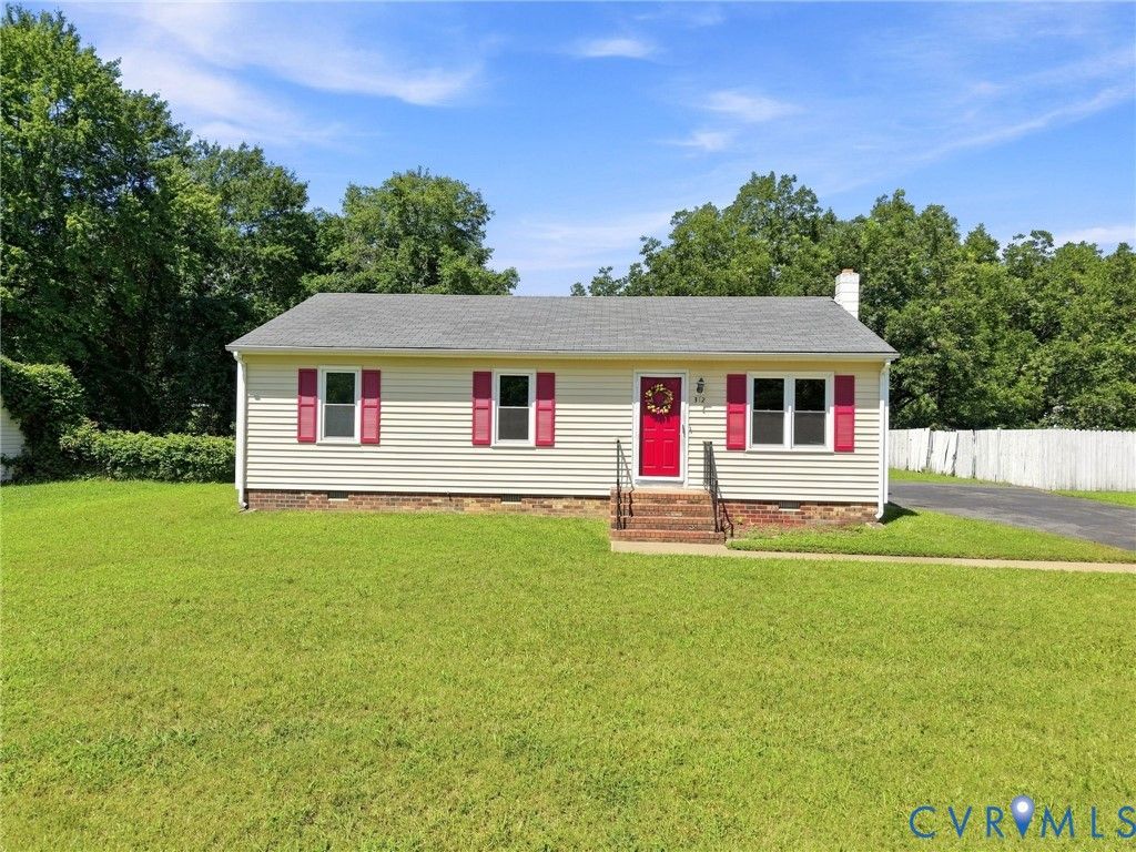 312 Knight Ct, Highland Springs, VA 23223