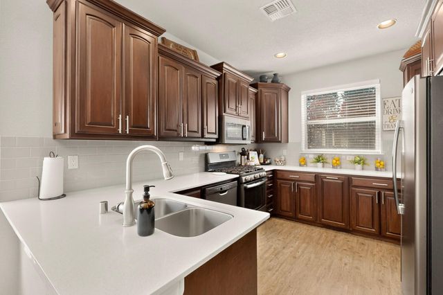 5815 Mafraq Avenue NW, Albuquerque, NM 87114