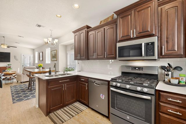 5815 Mafraq Avenue NW, Albuquerque, NM 87114