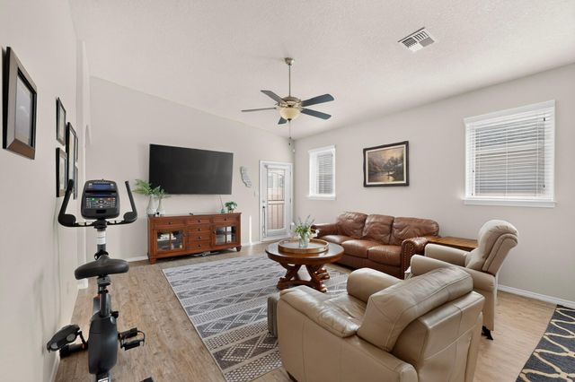 5815 Mafraq Avenue NW, Albuquerque, NM 87114