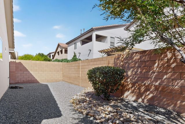 5815 Mafraq Avenue NW, Albuquerque, NM 87114