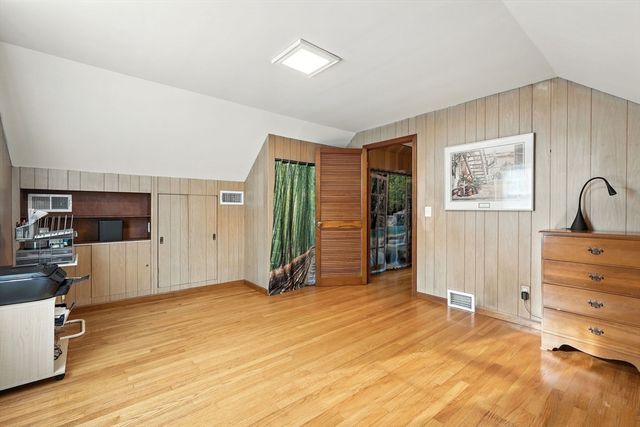15 Purves St, East Longmeadow, MA 01028