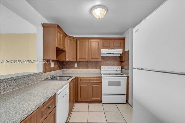 9143 SW 77th Ave B802, Miami, FL 33156