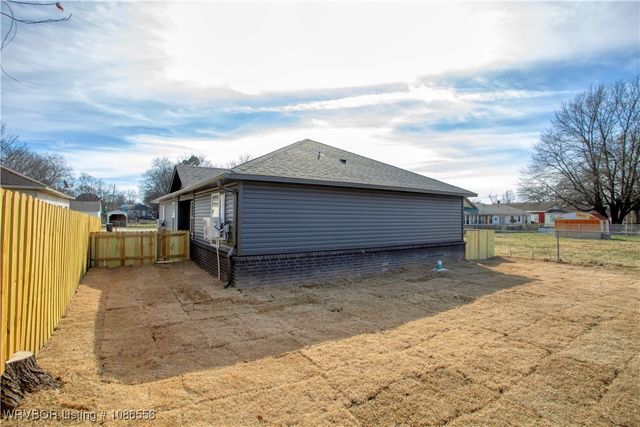 1921 N 12 Street, Fort Smith, AR 72903