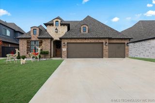 8704 S Quanah Avenue W, Tulsa, OK 74132