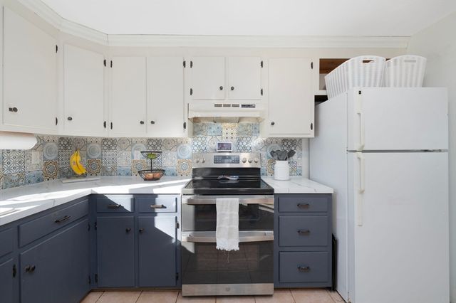 9 Kenny Dr, Warren, RI 02885