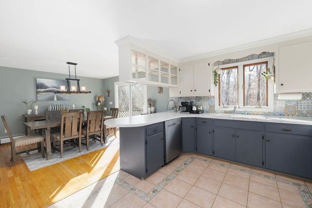 9 Kenny Dr, Warren, RI 02885