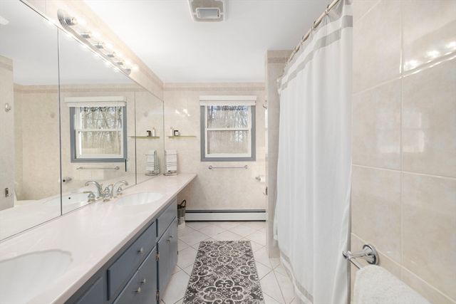 9 Kenny Dr, Warren, RI 02885