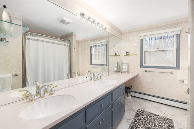 9 Kenny Dr, Warren, RI 02885