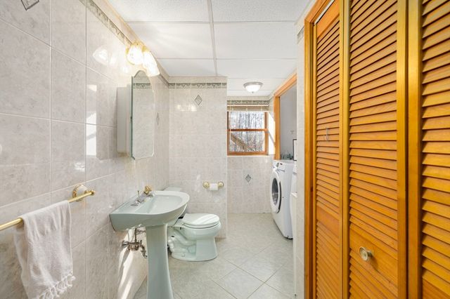 9 Kenny Dr, Warren, RI 02885