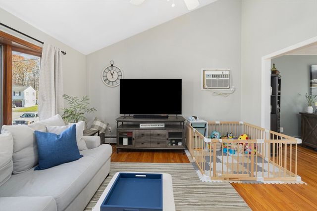 9 Kenny Dr, Warren, RI 02885