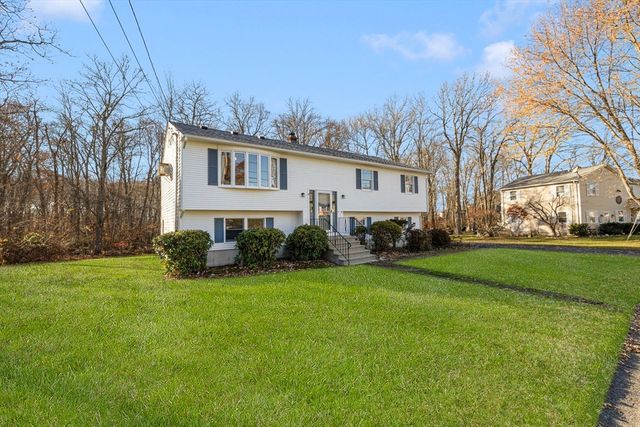 9 Kenny Dr, Warren, RI 02885