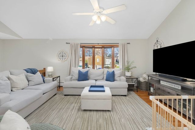 9 Kenny Dr, Warren, RI 02885