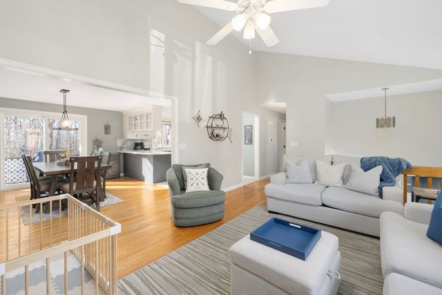 9 Kenny Dr, Warren, RI 02885