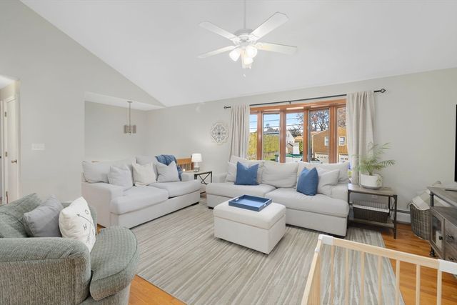 9 Kenny Dr, Warren, RI 02885