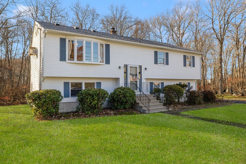 9 Kenny Dr, Warren, RI 02885