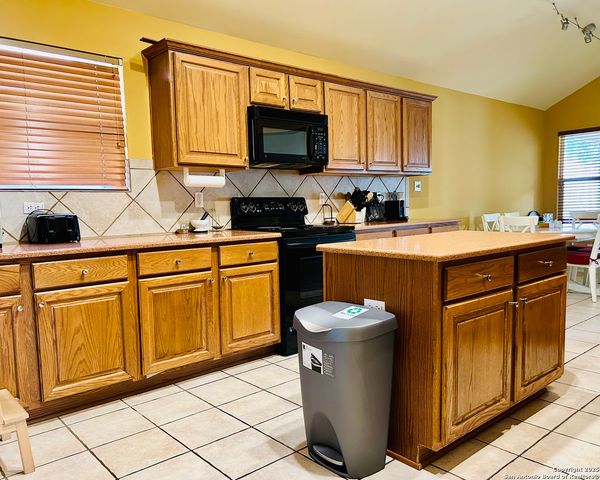 607 Mello Oak, San Antonio, TX 78258
