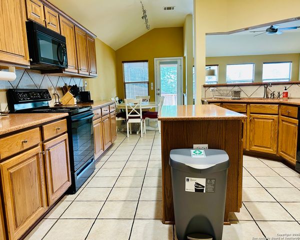 607 Mello Oak, San Antonio, TX 78258