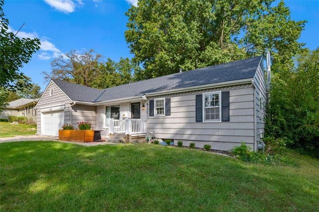 8110 W 92nd Street, Overland Park, KS 66212