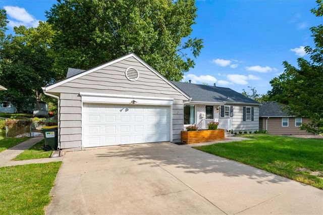 8110 W 92nd Street, Overland Park, KS 66212