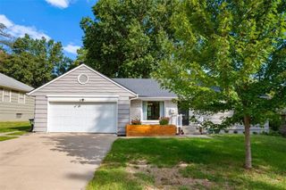 8110 W 92nd Street, Overland Park, KS 66212