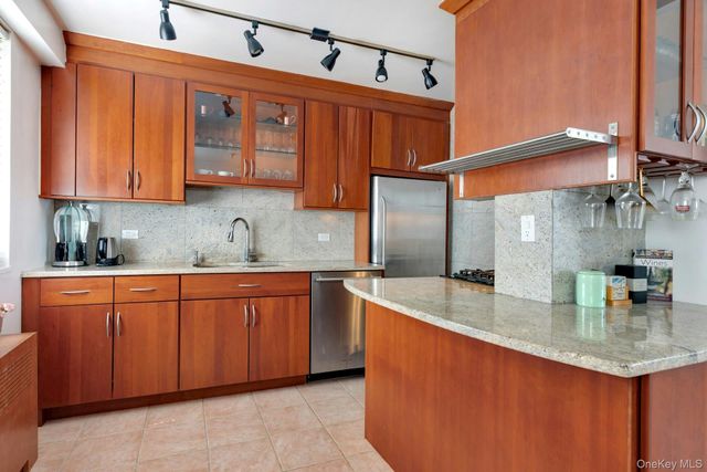 110-11 Queens Boulevard 8K, Forest Hills, NY 11375