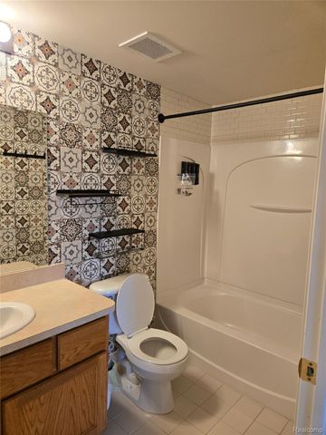 27611 Hidden Oaks Drive, Brownstown Charter Township, MI 48183