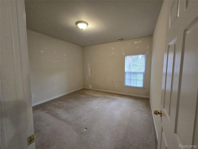 27611 Hidden Oaks Drive, Brownstown Charter Township, MI 48183