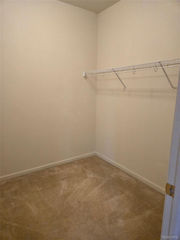 27611 Hidden Oaks Drive, Brownstown Charter Township, MI 48183