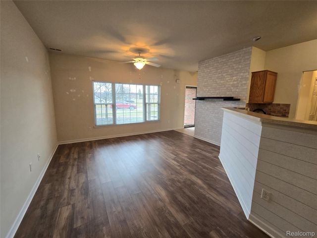 27611 Hidden Oaks Drive, Brownstown Charter Township, MI 48183