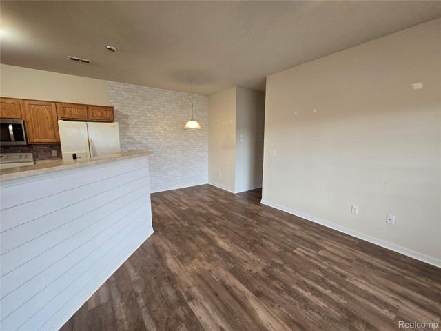 27611 Hidden Oaks Drive, Brownstown Charter Township, MI 48183