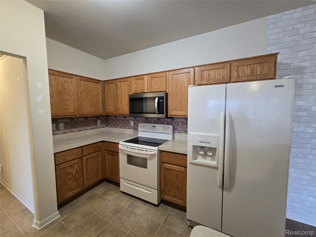 27611 Hidden Oaks Drive, Brownstown Charter Township, MI 48183