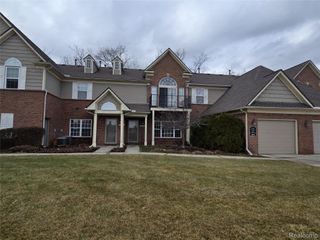 27611 Hidden Oaks Drive, Brownstown Charter Township, MI 48183