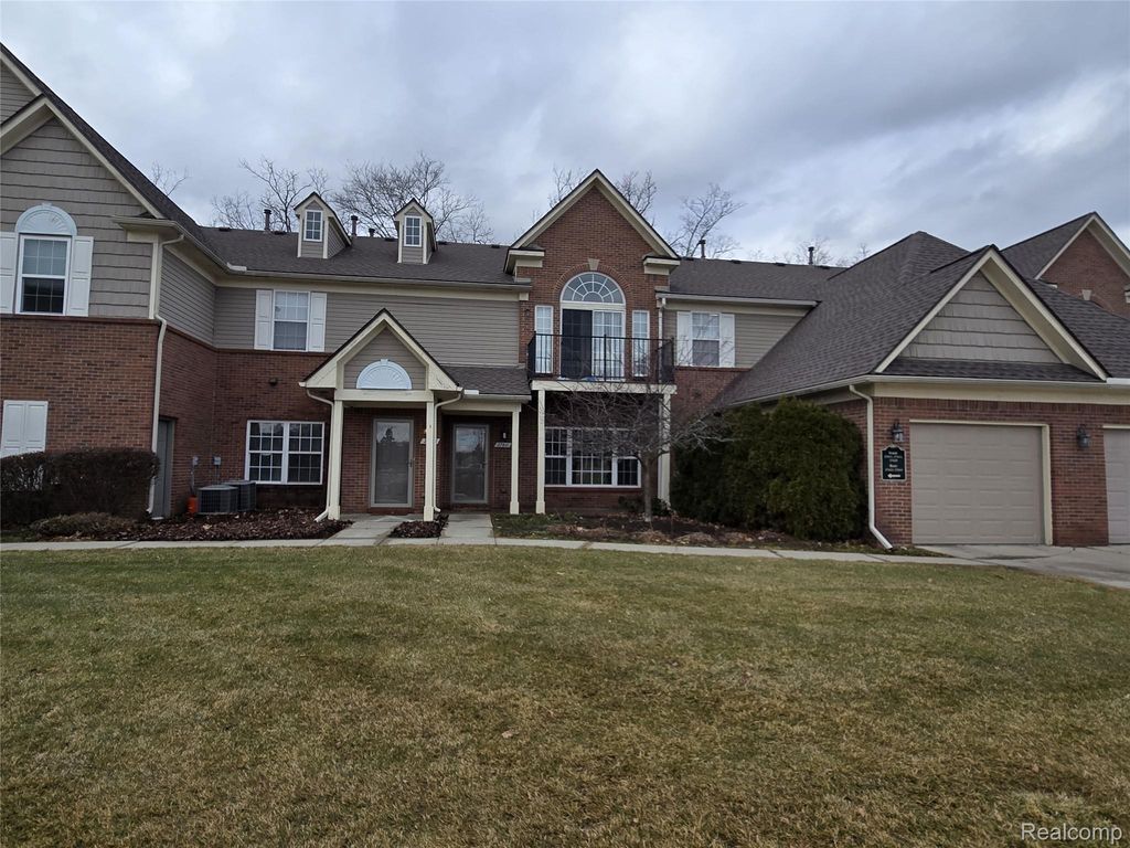 27611 Hidden Oaks Drive, Brownstown Charter Township, MI 48183