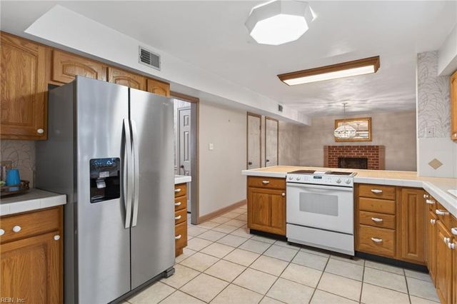 2717 N Elizabeth Harbor DR, Chesapeake, VA 23321